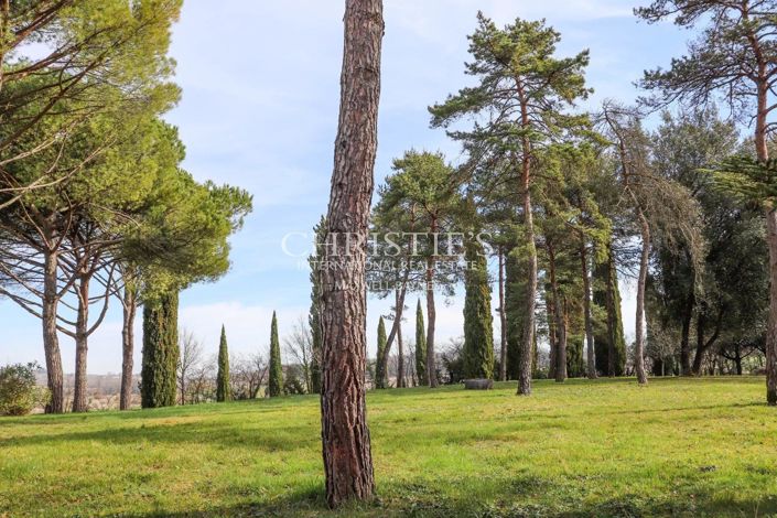 Image No.8-6 Bed House for sale