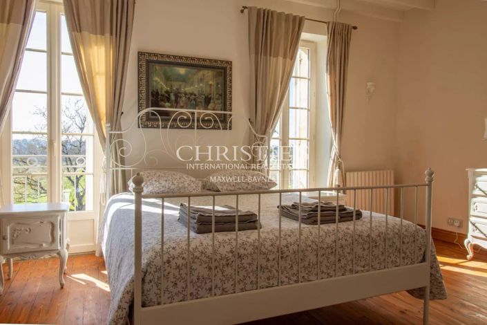 Image No.16-6 Bed House for sale