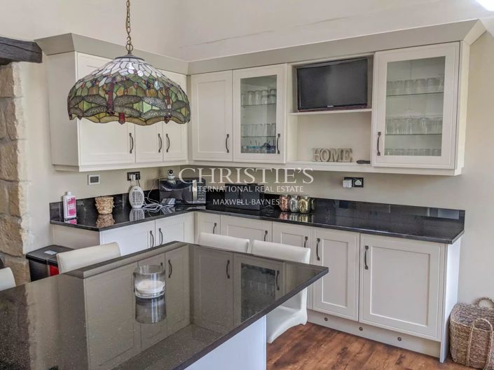 Image No.7-6 Bed House for sale