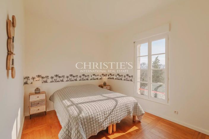 Image No.13-5 Bed House for sale