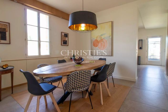 Image No.5-5 Bed House for sale