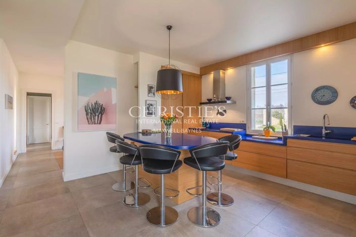 Image No.6-5 Bed House for sale