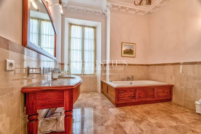 Image No.16-10 Bed House for sale