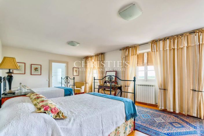 Image No.17-10 Bed House for sale