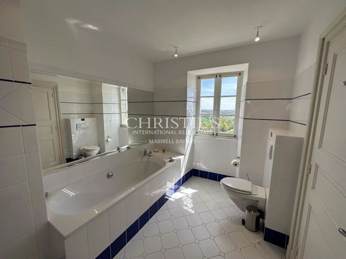 Image No.18-10 Bed House for sale