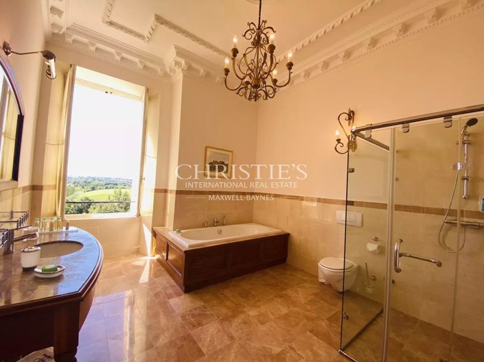 Image No.24-10 Bed House for sale