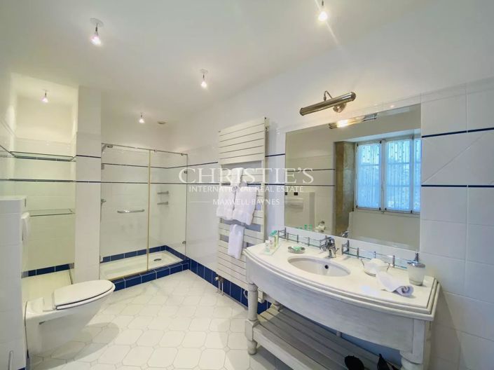 Image No.26-10 Bed House for sale