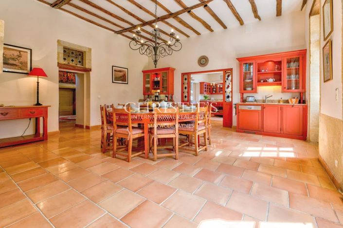 Image No.7-10 Bed House for sale