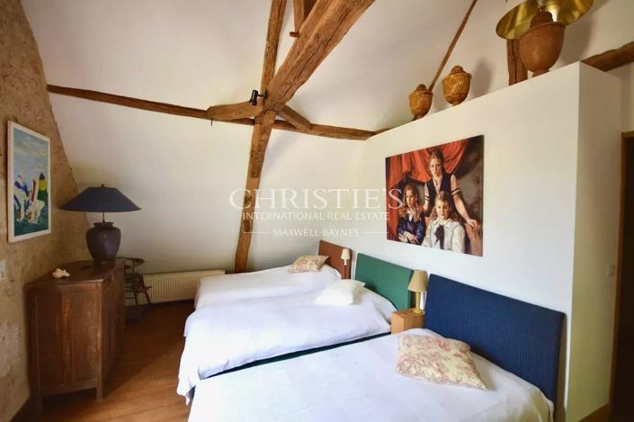 Image No.22-12 Bed House for sale