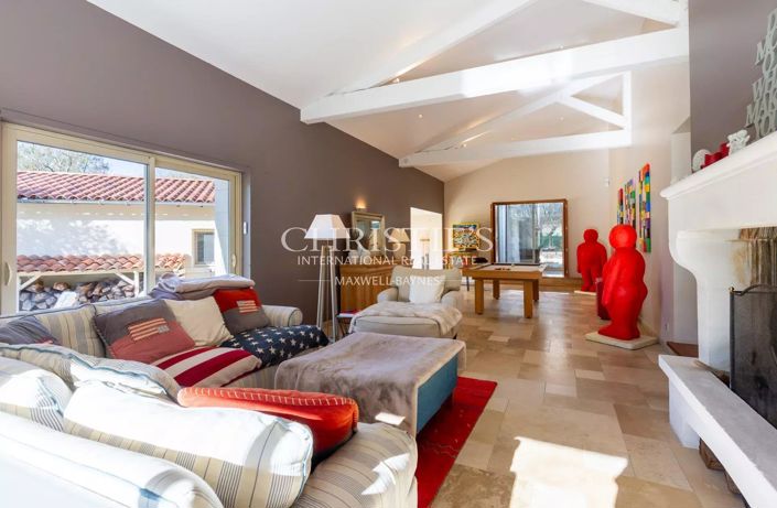 Image No.10-9 Bed House for sale