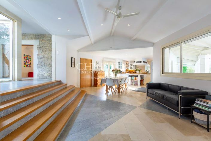 Image No.13-9 Bed House for sale