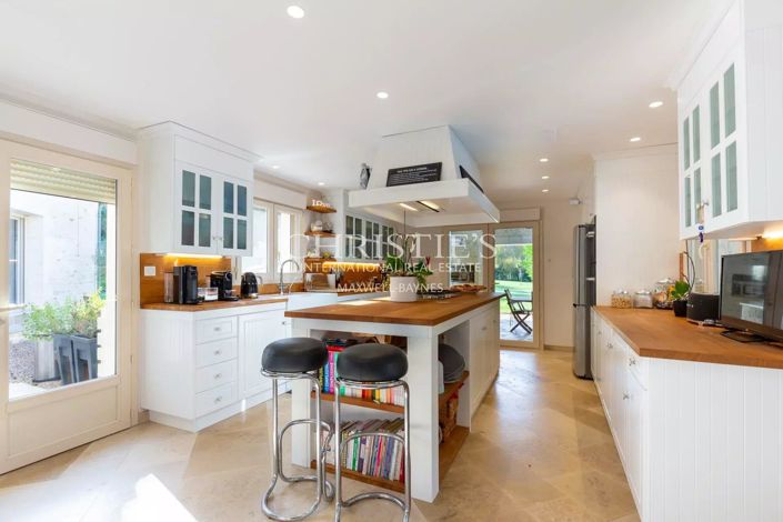 Image No.5-9 Bed House for sale