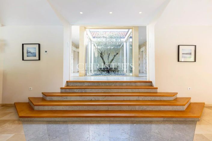 Image No.8-9 Bed House for sale