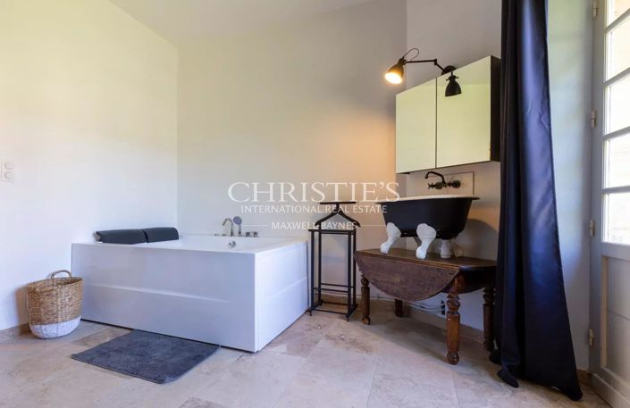 Image No.16-6 Bed House for sale