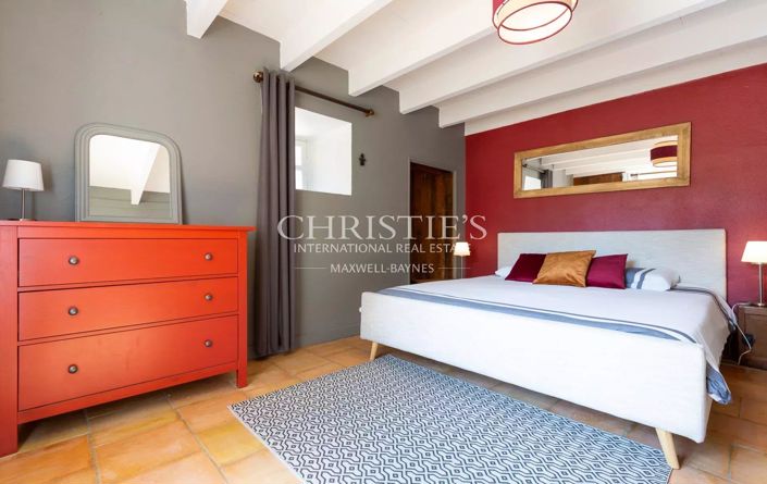 Image No.17-6 Bed House for sale