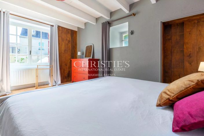 Image No.18-6 Bed House for sale