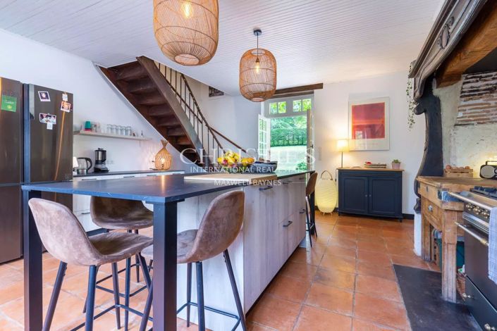 Image No.9-6 Bed House for sale