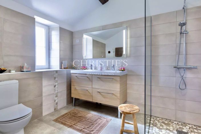 Image No.14-6 Bed House for sale