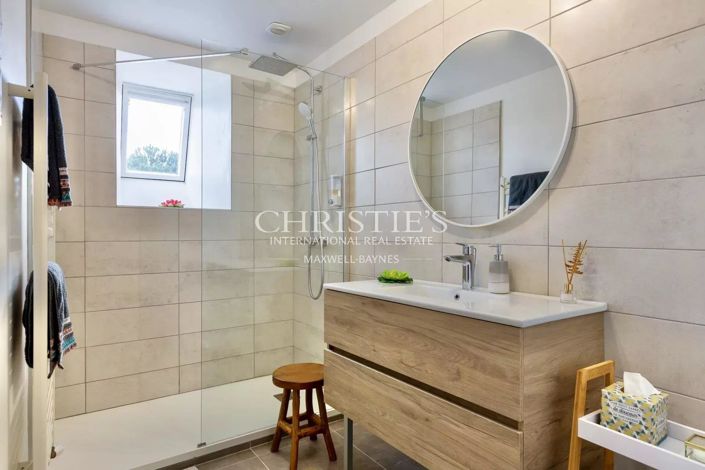 Image No.19-6 Bed House for sale