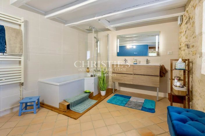 Image No.21-6 Bed House for sale