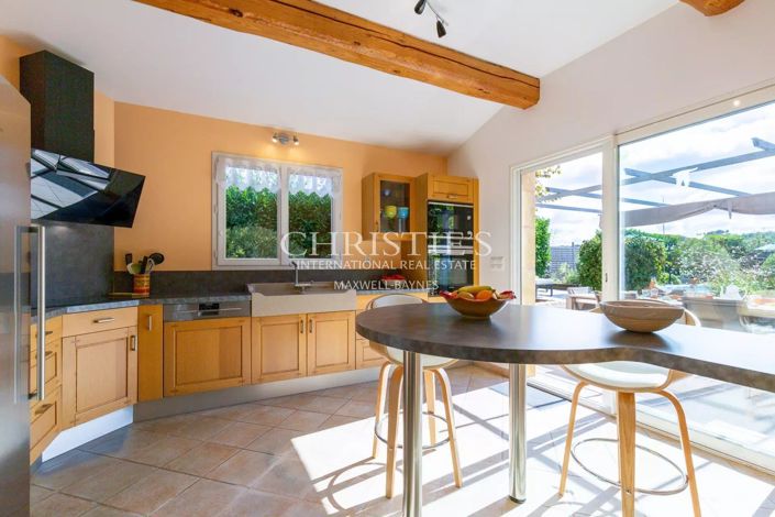 Image No.5-6 Bed House for sale