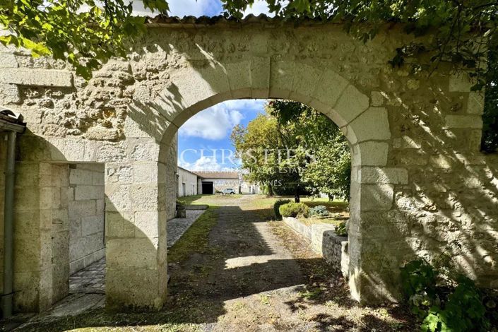 Image No.2-11 Bed House for sale