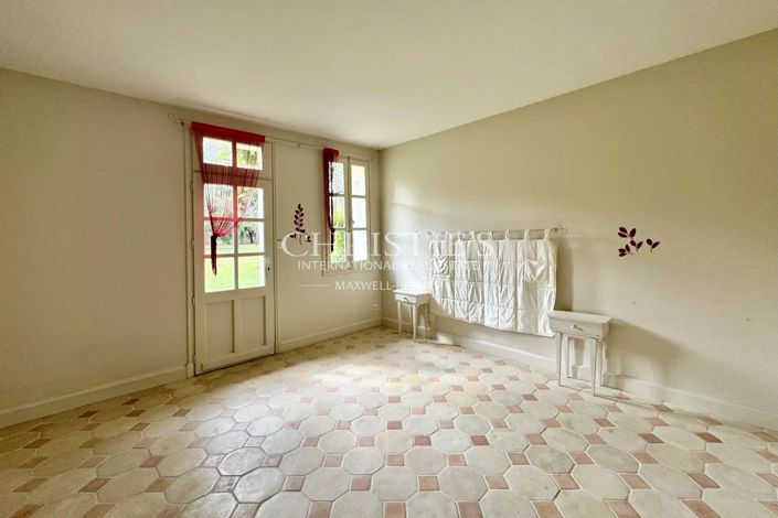 Image No.26-11 Bed House for sale