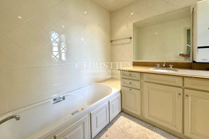 Image No.28-11 Bed House for sale