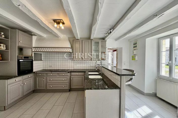 Image No.31-11 Bed House for sale