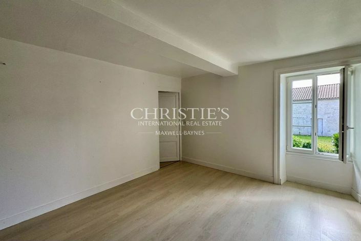 Image No.34-11 Bed House for sale