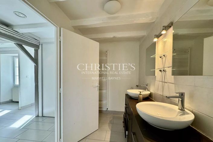 Image No.35-11 Bed House for sale