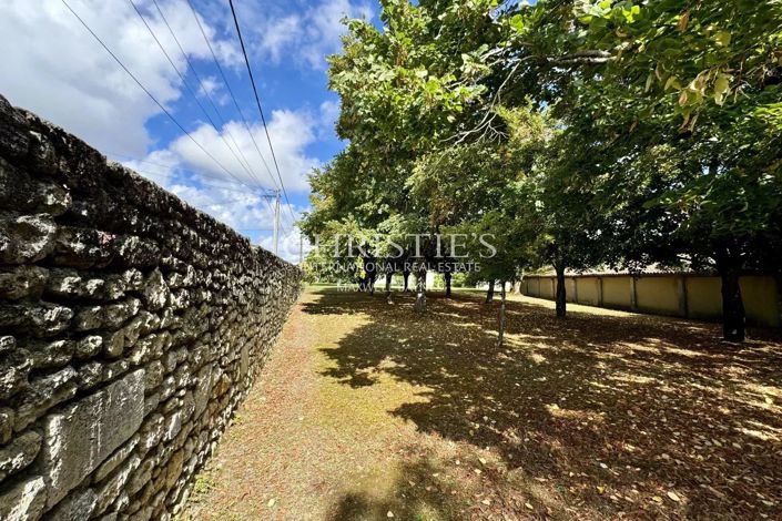 Image No.38-11 Bed House for sale