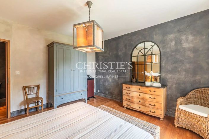 Image No.25-7 Bed House for sale