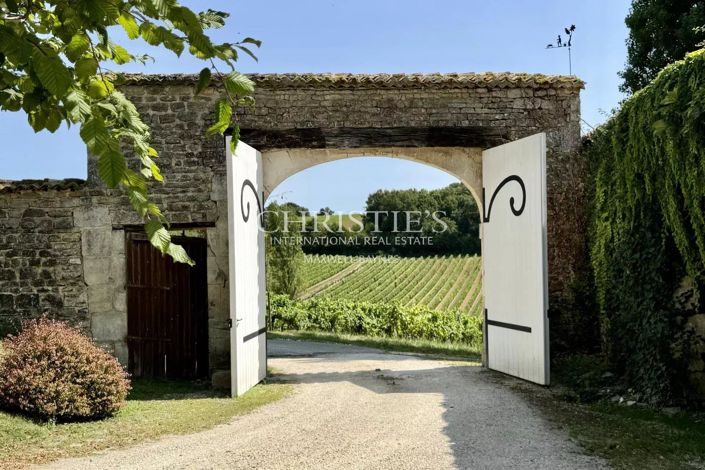 Image No.1-6 Bed House for sale