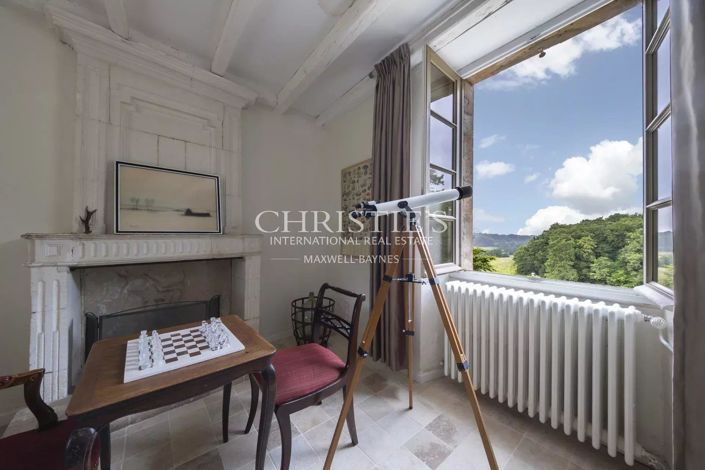 Image No.17-6 Bed House for sale