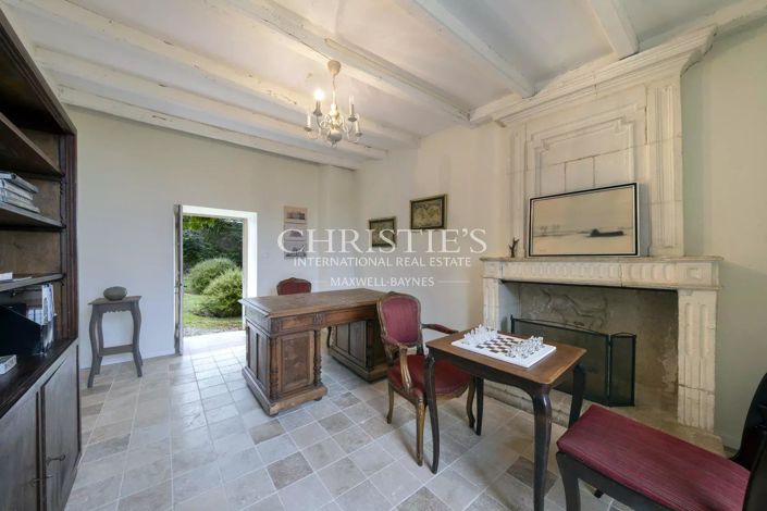 Image No.18-6 Bed House for sale