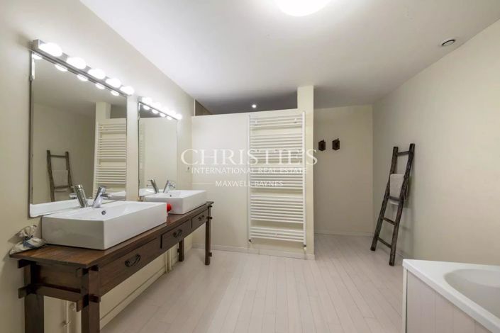 Image No.21-6 Bed House for sale