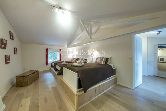 Image No.22-6 Bed House for sale