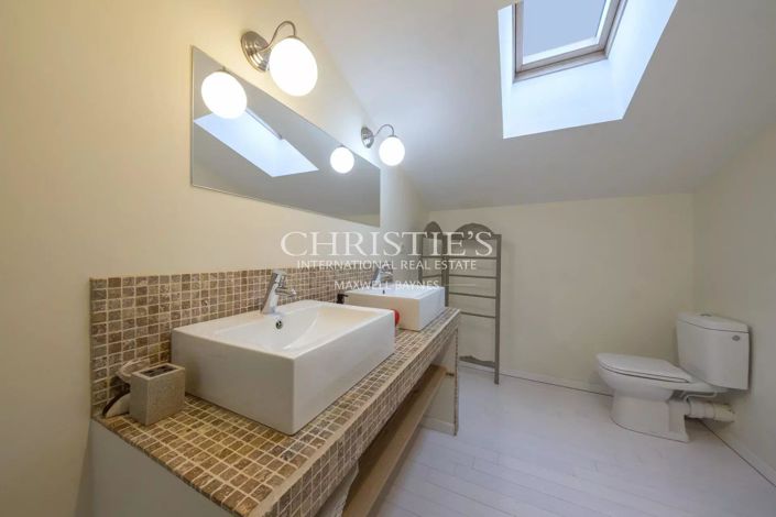 Image No.23-6 Bed House for sale