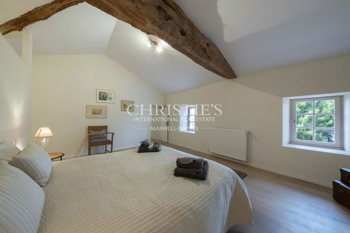 Image No.25-6 Bed House for sale