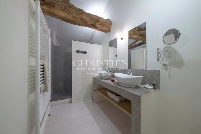 Image No.32-6 Bed House for sale