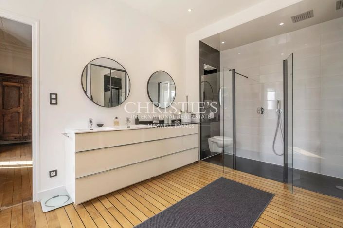 Image No.24-7 Bed House for sale