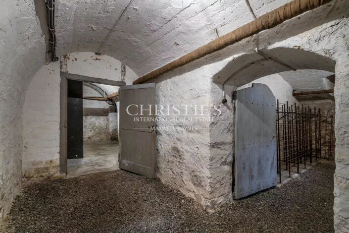 Image No.40-7 Bed House for sale