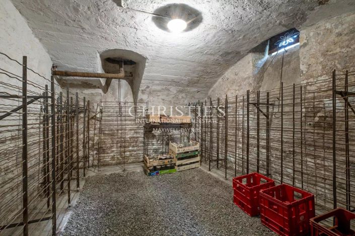 Image No.41-7 Bed House for sale