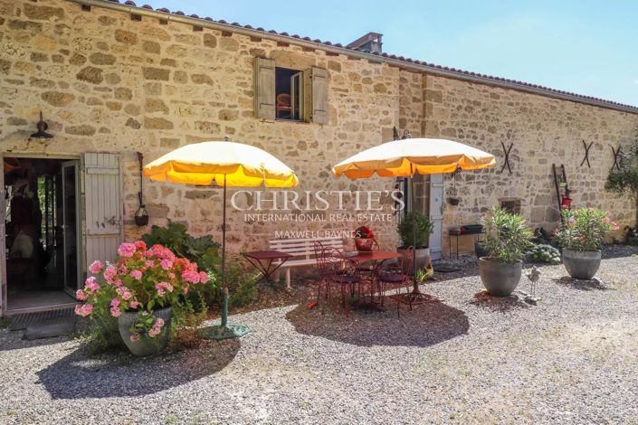 Image No.4-9 Bed House for sale