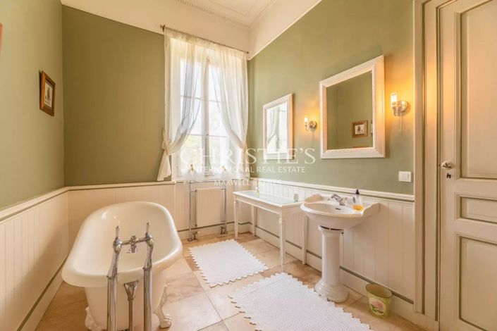 Image No.19-7 Bed House for sale