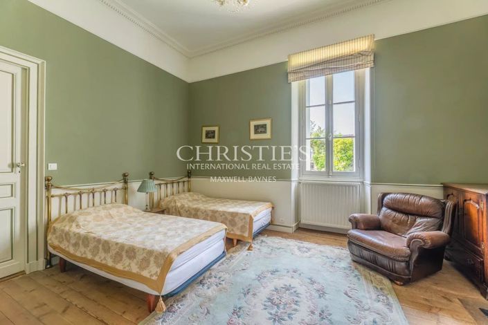 Image No.20-7 Bed House for sale