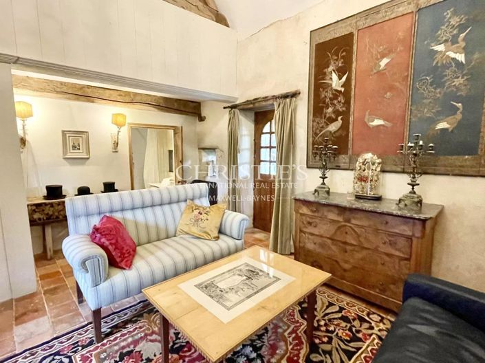 Image No.8-5 Bed House for sale