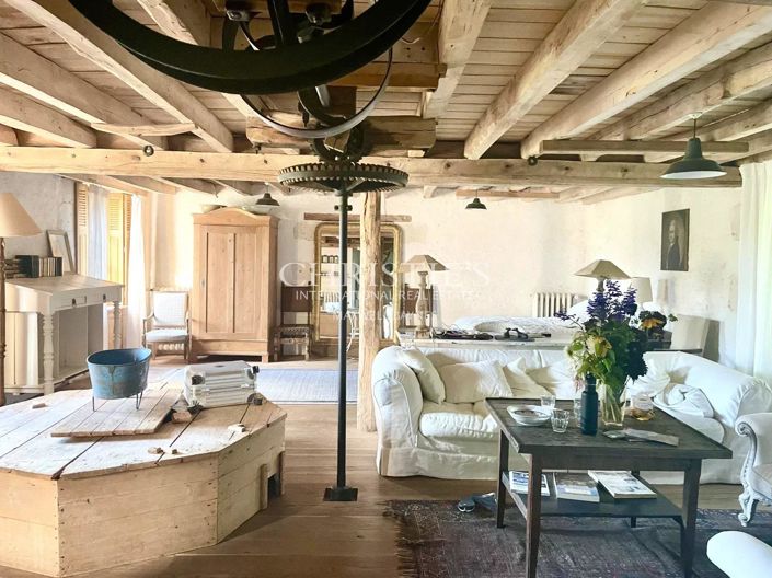 Image No.8-5 Bed House for sale