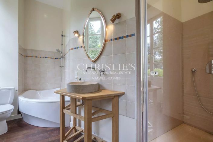 Image No.20-7 Bed House for sale